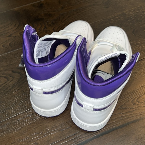 NIB - Air Jordan 1 High OG - Size 11 - Picture 4 of 12